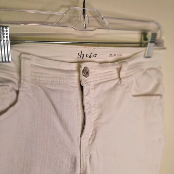 Two Pair of Slim Leg Jeans White/ Light Teal Size 6p - Picture 4 of 9